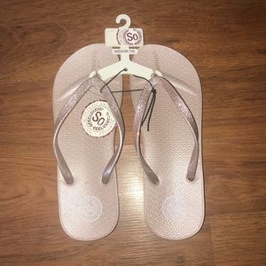 So flip flops ⚠️NEVER WORN⚠️